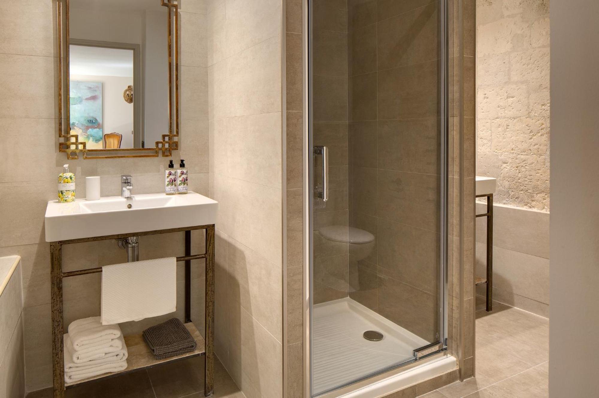 La Maison Des Augustins 4 Stars Spa Et Fitness อาวีญง ห้อง รูปภาพ