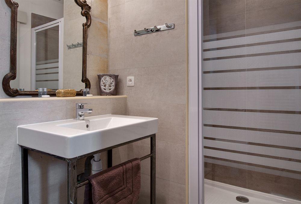 La Maison Des Augustins 4 Stars Spa Et Fitness อาวีญง ภายนอก รูปภาพ